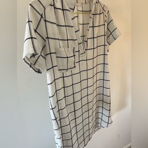 Cream/Beige Dress with Black Accent - Picture 2 of 7